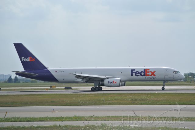 Boeing 757-200 (C-FMEK) - Landing 23 at Toronto Pearsonbr /Taken from Fed Ex road