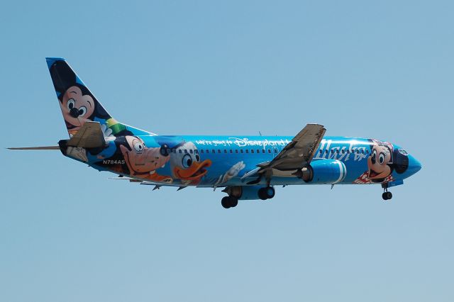 BOEING 737-400 (N784AS) - Love those special liveries! 