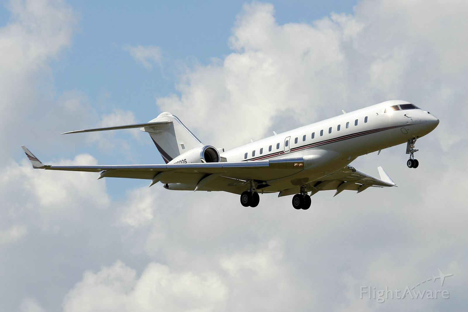 Bombardier Global Express (N160QS) - Short final to 8 at FXE 3/21/14