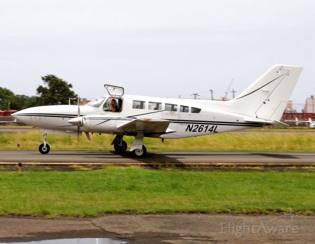 Cessna 402 (N2614L)