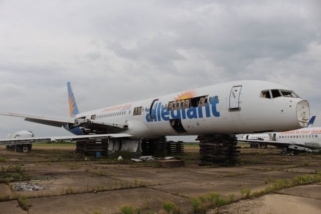 Boeing 757-200 (N901NV) - Allegiant used it for the short-lived Hawaii routes. Stored since 2016.