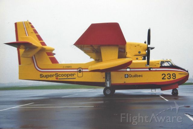 Canadair CL-415 SuperScooper (C-FAWQ)