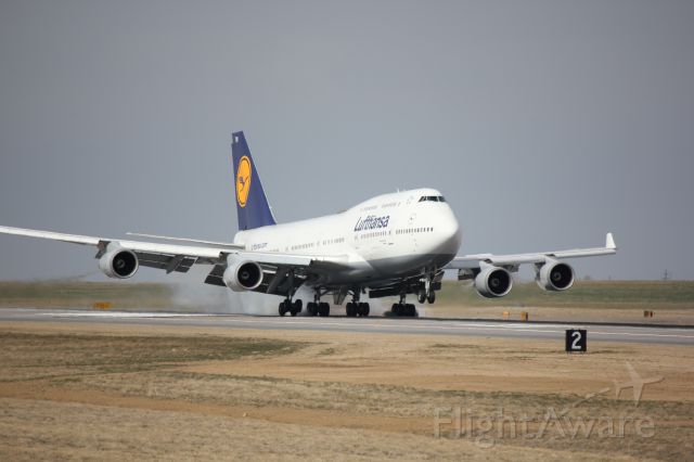 Boeing 747-400 (D-ABTH) - Landing on 16L