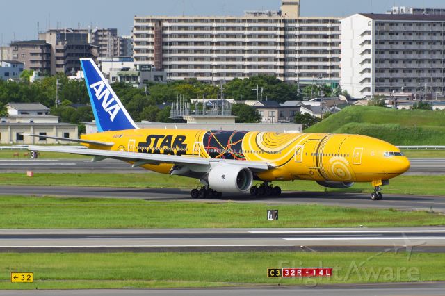 Boeing 777-200 (JA743A) - STAR WARS C3-PO paint