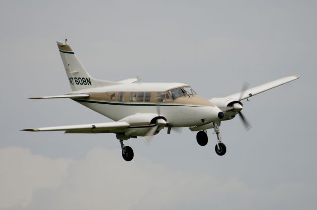 Beechcraft Queen Air (65) (N7608N)