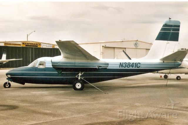 Aero Commander 500 (N3841C) - Seen here on 28-Sep-03.  Registration cancelled  2-Oct-14.