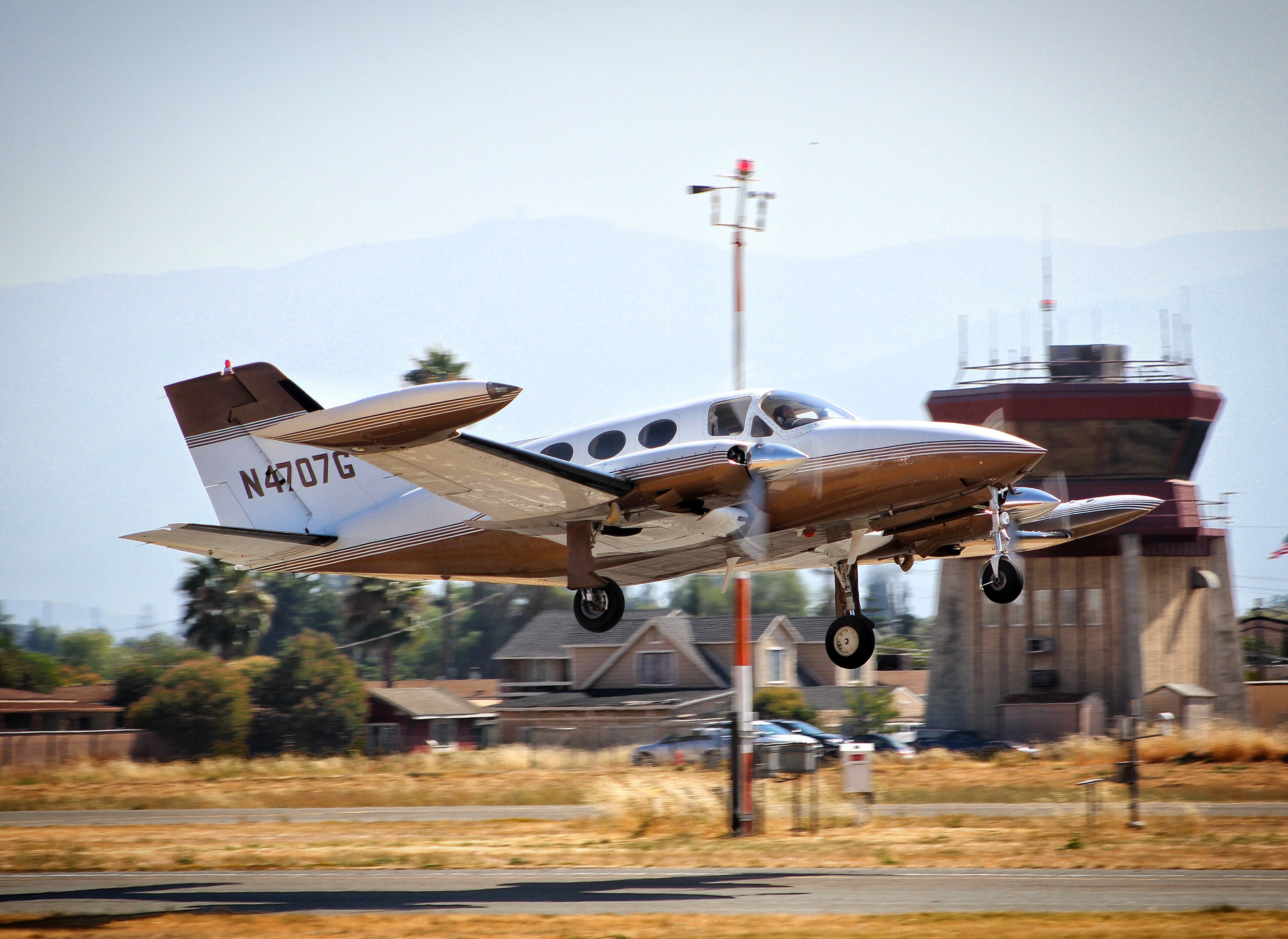 Cessna Chancellor (N4707G) - Transient Chancellor departing at Reid Hillview.