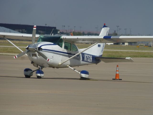 Cessna Skylane (N752H)