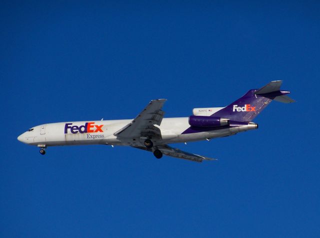 BOEING 727-200 (N216FE) - This classic Boeing 727 is amongst the last built in 1984 and a nice suprise to see at Detroit Metro where the DC10 and MD11 are the usual FedEx arrivals