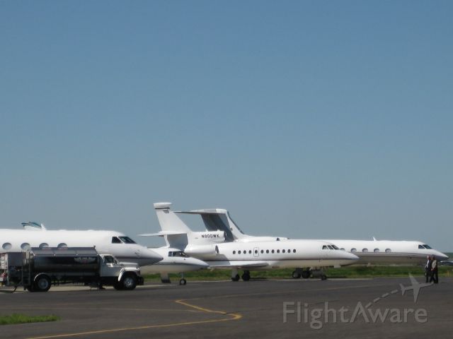 Dassault Falcon 900 (N900WK) - Airplanes at the ramps