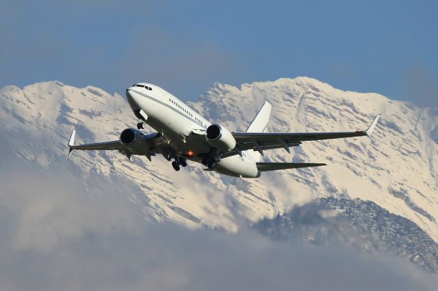 Boeing 737-700 (VP-BWR)