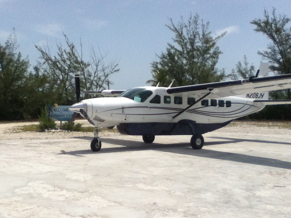 Cessna Caravan (N208JH) - Watermakers Air Cessna flt # 521. C-208B at Normans Cay, Exhumas, Bahamas.