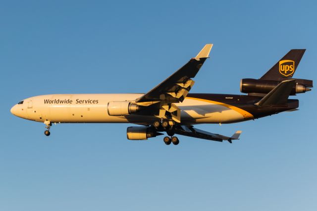 Boeing MD-11 (N259UP) - Arriving 31L