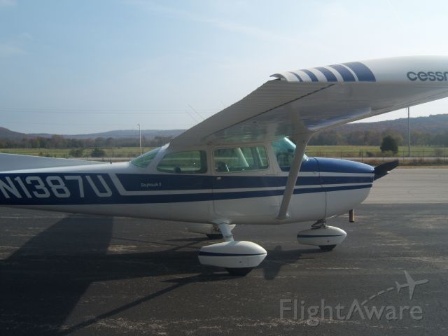 Cessna Skyhawk (N1387U)