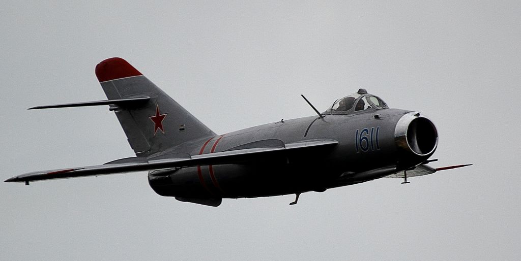— — - MiG-17 Fresco