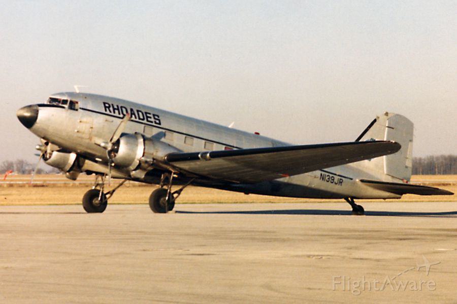 Douglas DC-3 (N139JR)