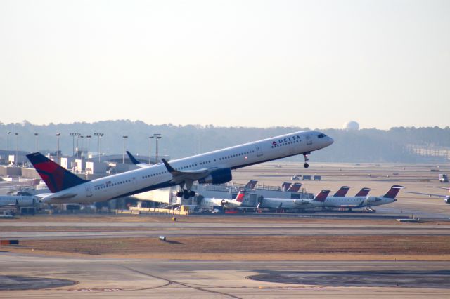 BOEING 757-300 (N592NW) - Takeoff at KATL