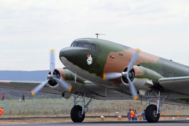 Douglas DC-3 (VH-AGU)