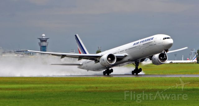 BOEING 777-300 (F-GSQT) - Take-off on the edge of the Boulevard de l'Europe runway in Wissous