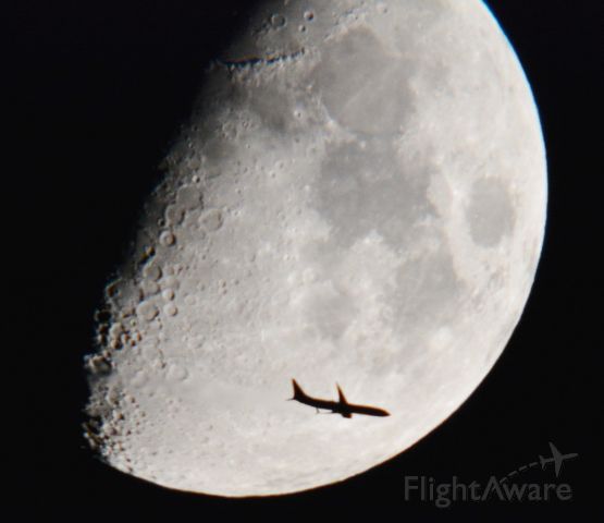Boeing 737-900 (N66808) - This is United Airlines Flight 2296 a Boeing 737-924 Washington to Seattle 30 miles southwest of Cleveland at 28,000 ft. 484 mph Passing the Waxing Gibbous Moon. 08.08.19
