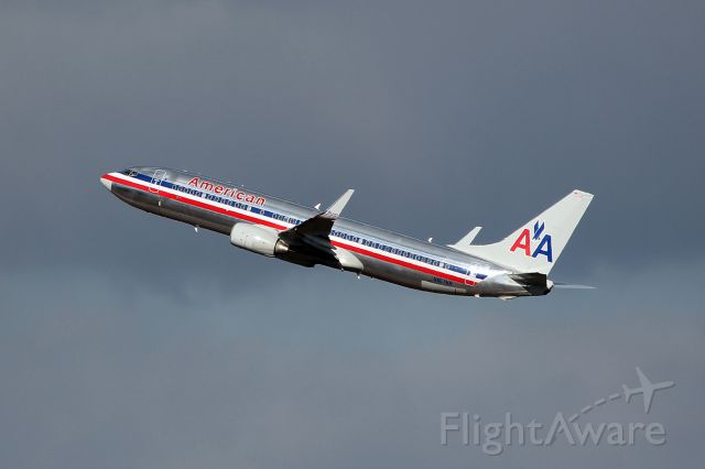 Boeing 737-800 (N867NN) - A 737-823 delivered to American in 2011 seen departing runway 31 on a cold January 2nd, 2012