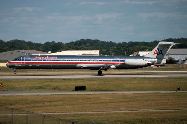 Cessna Chancellor (N483A) - DC-9-82(MD-82) arriving Nashville from Dallas