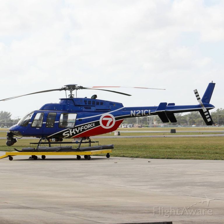 Bell 407 (N21CL)