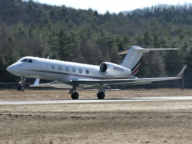 Gulfstream Aerospace Gulfstream IV (N450QS) - Departing LEB runway 36.