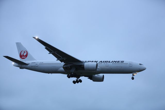 Boeing 777-200 (JA8985) - 28 June 2015: HND-HKD