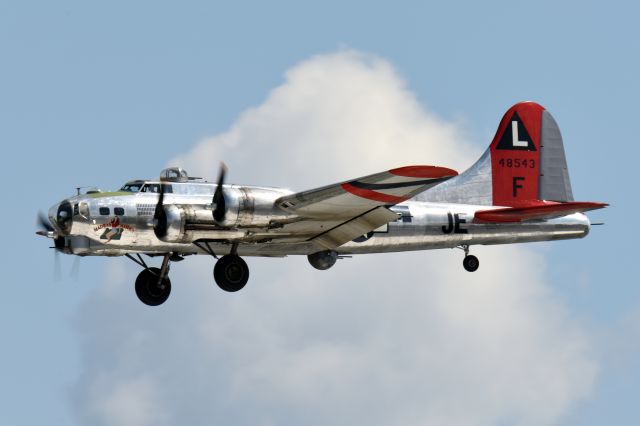 Boeing B-17 Flying Fortress (N48583)