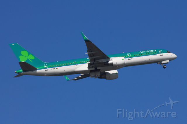 Boeing 757-200 (EI-LBS) - Ya just gotta love the Aer Lingus livery on the 757 - awesome!