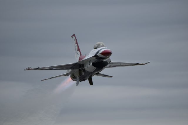 — — - USAF Thunderbird taking off from Martin State Airport for Maryland Fleet Week
