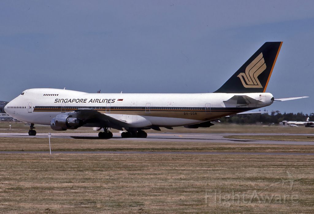 Boeing 747-200 (9V-SQR) - SINGAPORE AIRLINES - BOEING 747-212B - REG 9V-SQR (CN 21943) - ADELAIDE INTERNATIONAL AIRPORT SA. AUSTRALIA - YPAD 28/10/1990