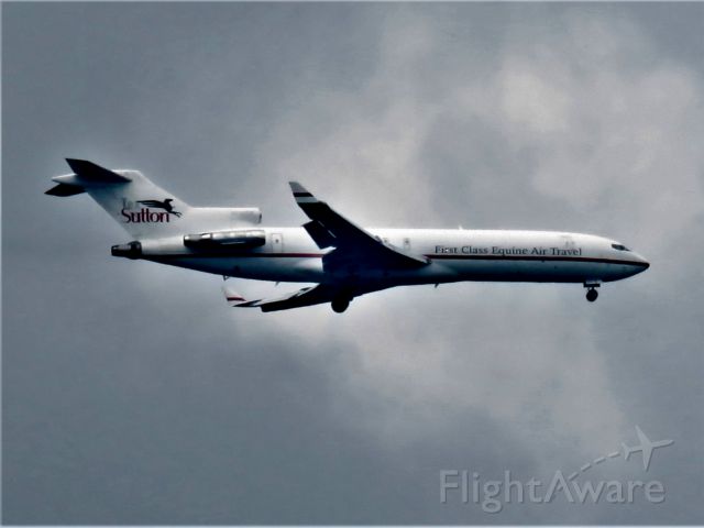 — — - Not the best of pictures. Was just plane spotting from my back yard when this Equine Airliner came into Louisvile, KY. Coud not get the N number and I don't recognize the airplane. 