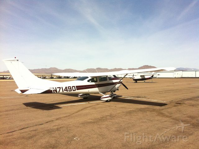 Cessna Skyhawk (N71490)