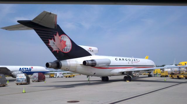 — — - CargoJet 727-200