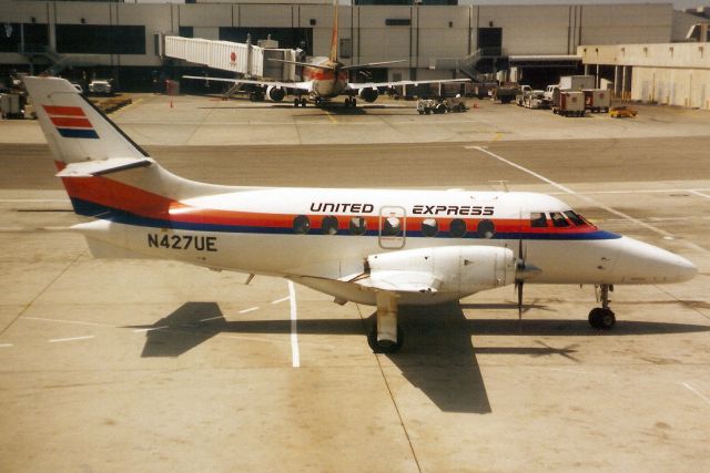 British Aerospace Jetstream 31 (N427UE) - Seen here on 14-Apr-91.  Exported to Guatemala 10-Oct-02 as TG-TAK then became HI819 for SAP Group. 