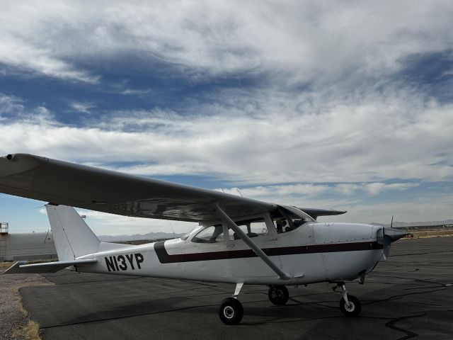 Cessna Skyhawk (N13YP)
