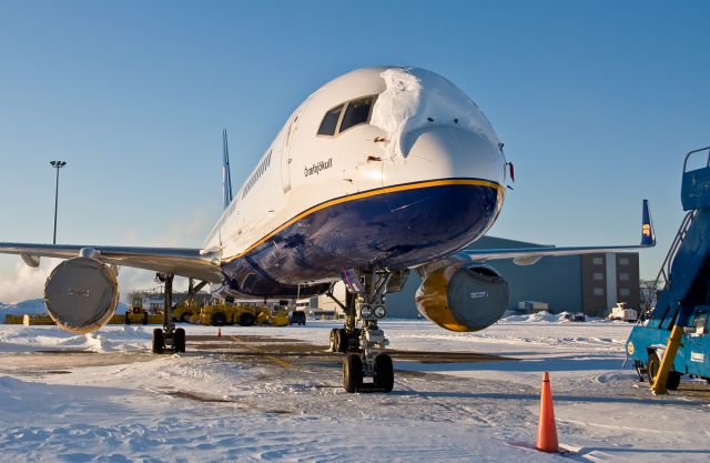 Boeing 757-200 (TF-ISL) - In the snow and Ice @ KBOS Logan
