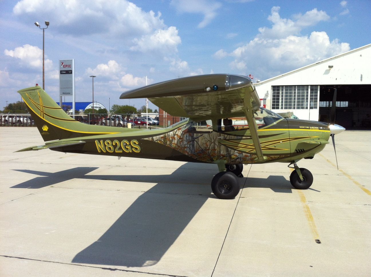 Cessna Skylane (N82GS) - This Skylane was seen at SPI with its special paint scheme.