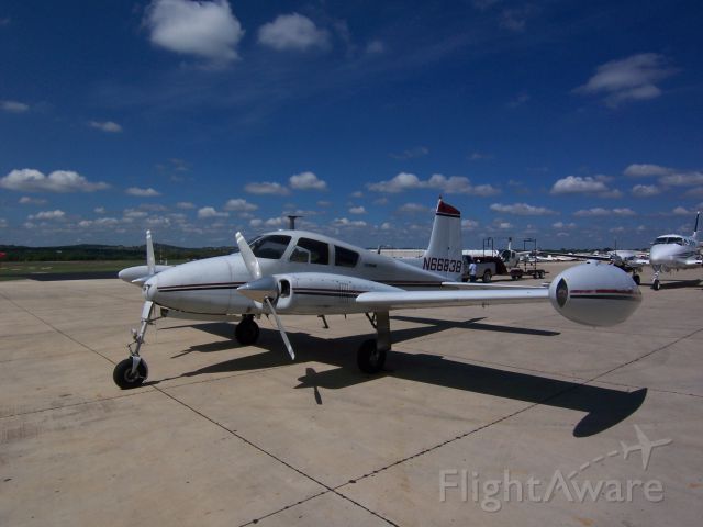 Cessna 310 (N6683B)