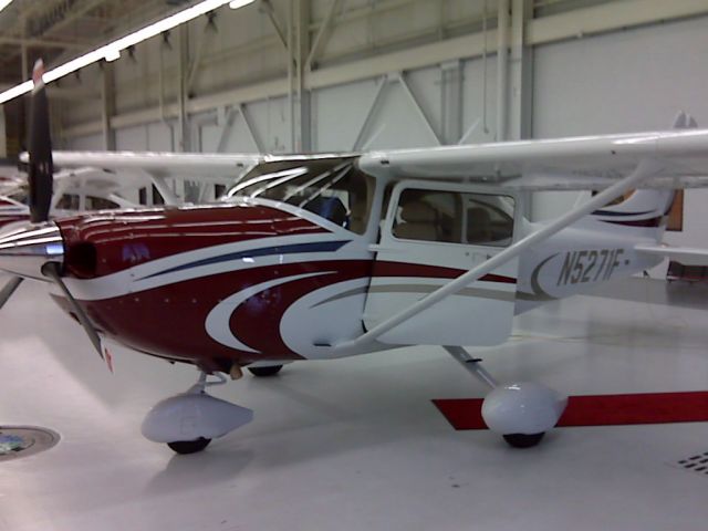 Cessna Skylane (N5271F)