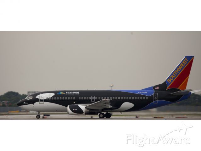 Boeing 737-700 (N334SW) - A VERY cool paint job!