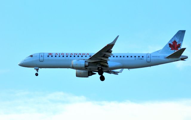 Embraer ERJ-190 (C-FHNV) - On approach at YVR...
