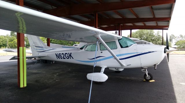 Cessna Skyhawk (N62GK) - Resting in the T-Hangar