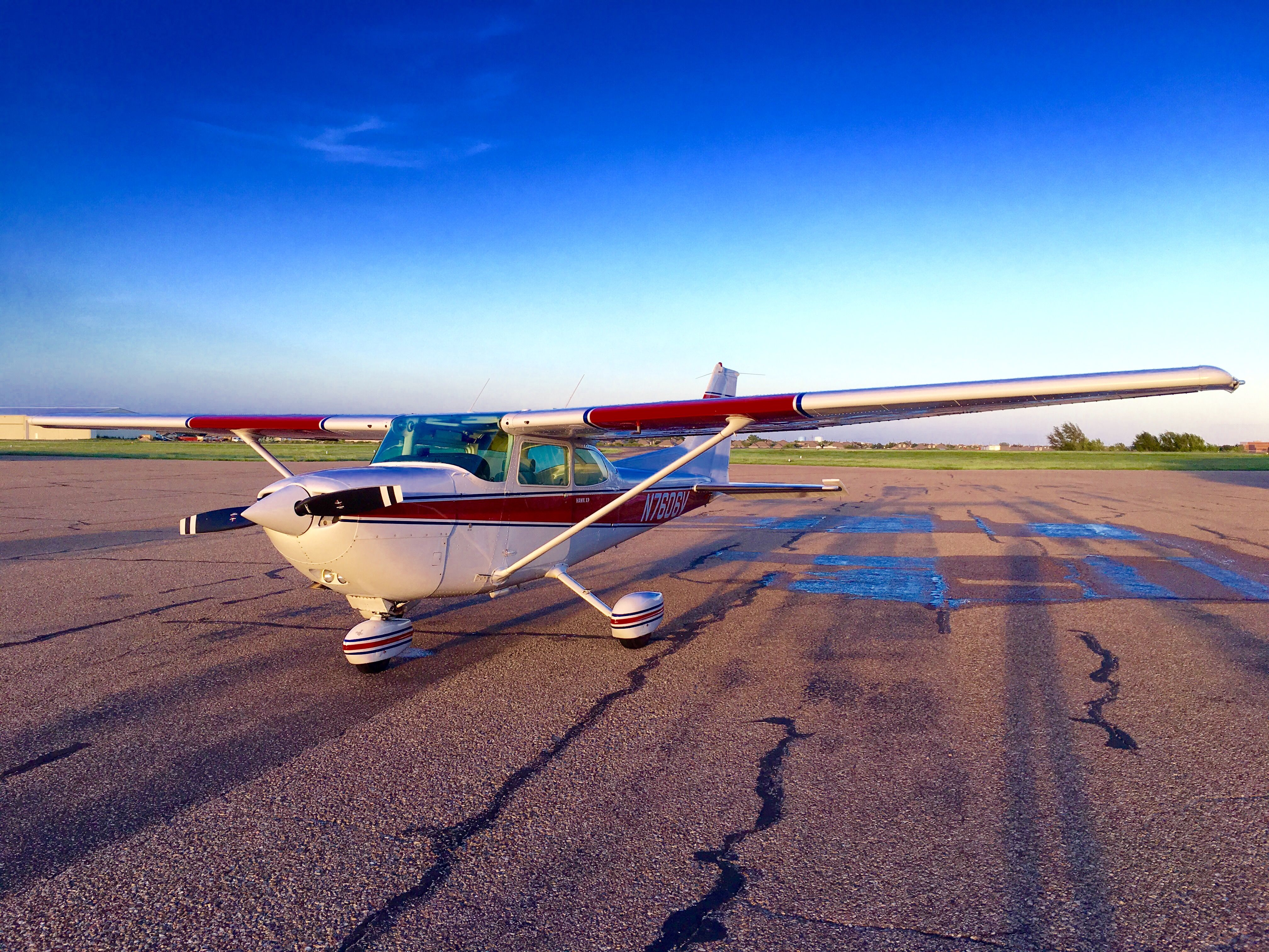 Cessna Skyhawk (N7606V)