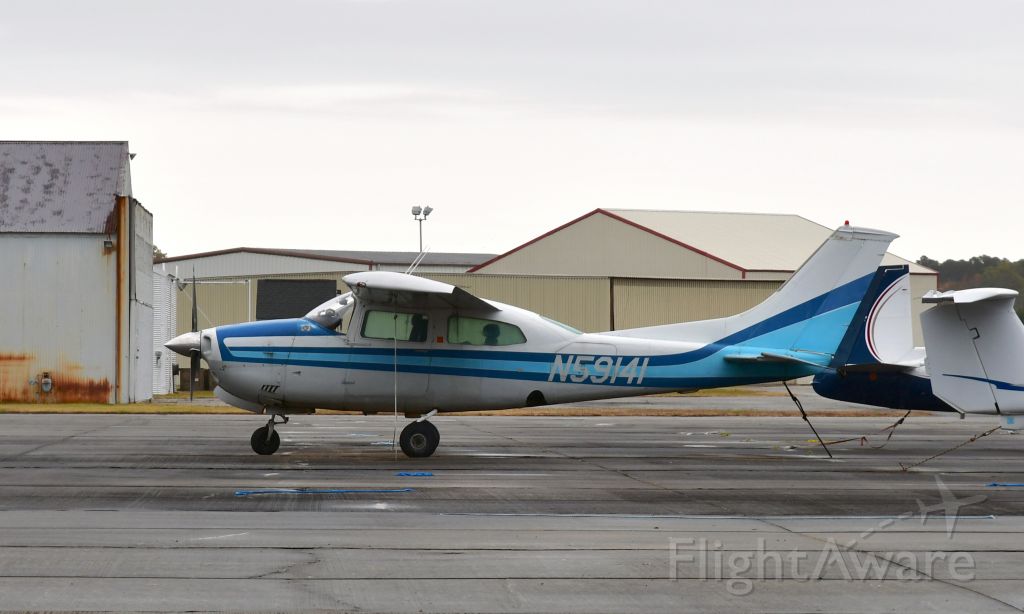 Cessna Centurion (N59141) - Cessna 210-L N59141 in Newport News-Williamsburg  