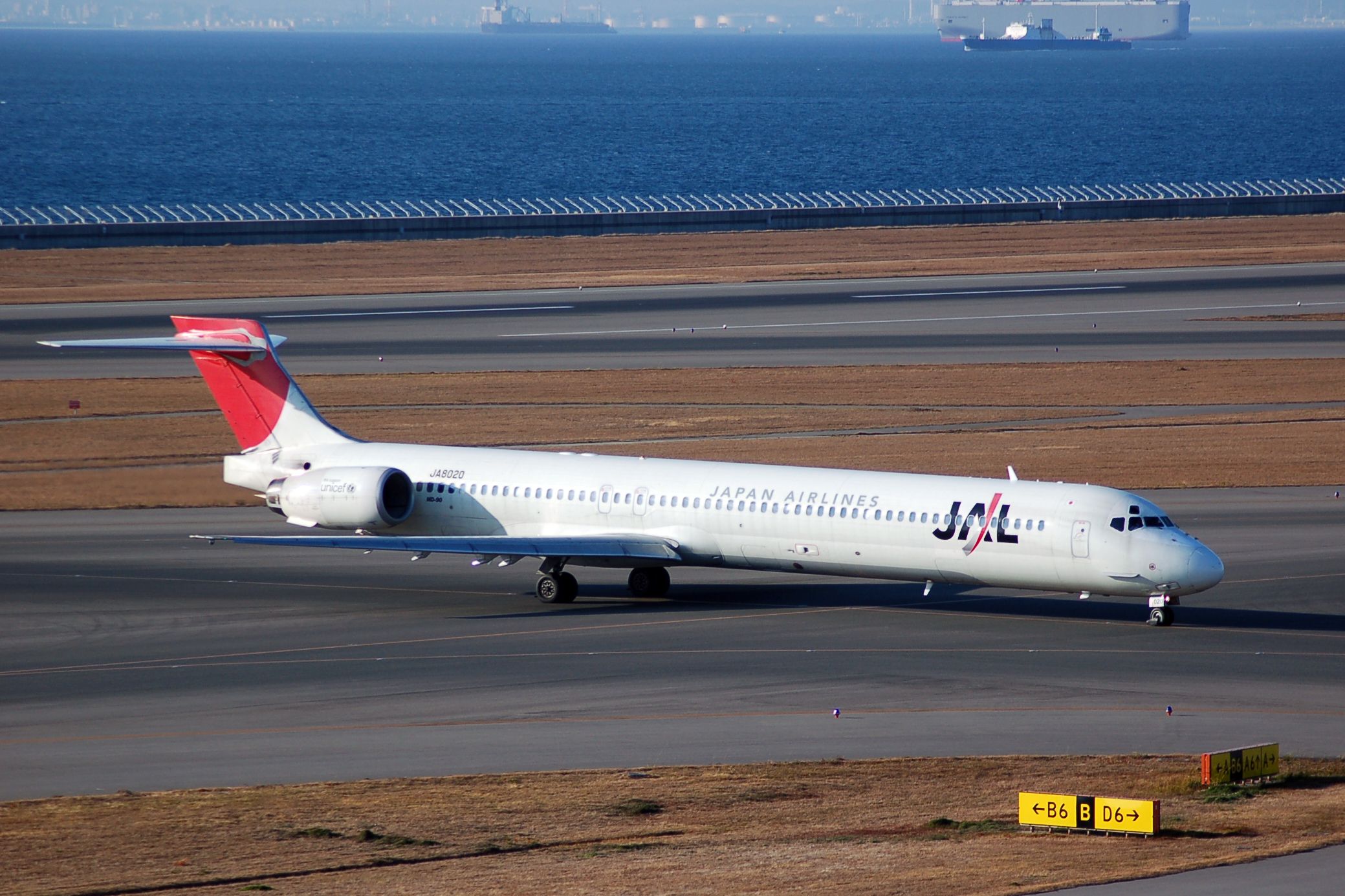 McDonnell Douglas MD-90 (JA8020) - Spotting in Japan is great. Most airports have dedicated spotting decks. Picture taken 12-28-2008. 