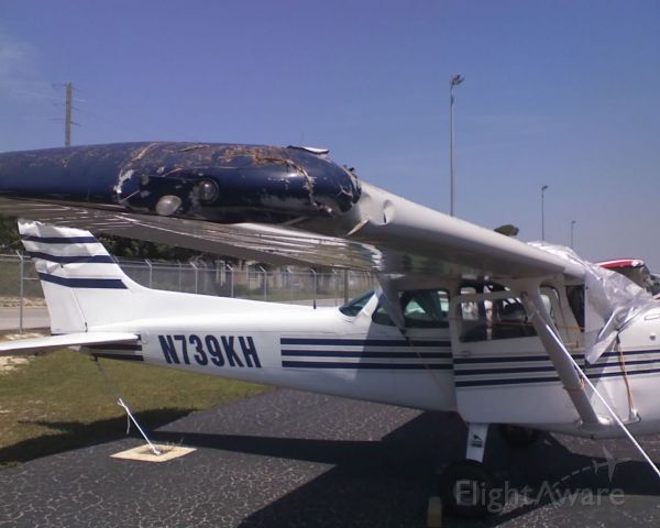 Cessna Skyhawk (N739KH) - Bad Wind at KDTS Florida.