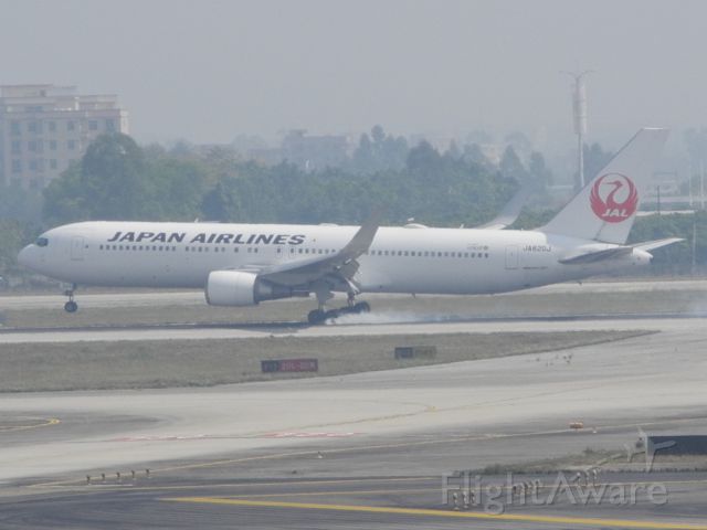 BOEING 767-300 (JA620J)